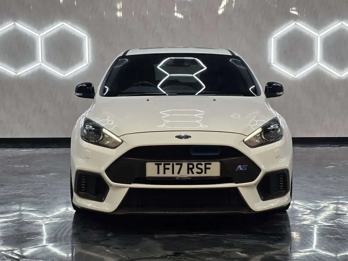Used Ford Focus RS 350 HP (257 kW) 2017 White Hatchback