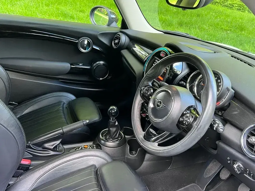 Used Mini Cooper S Exclusive 192 HP (141 kW) 2019 Silver Hatchback