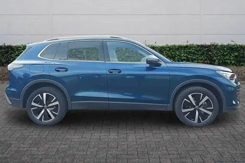 New VW Tiguan Elegance 204 HP (150 kW) 2026 Nightshade blue SUV