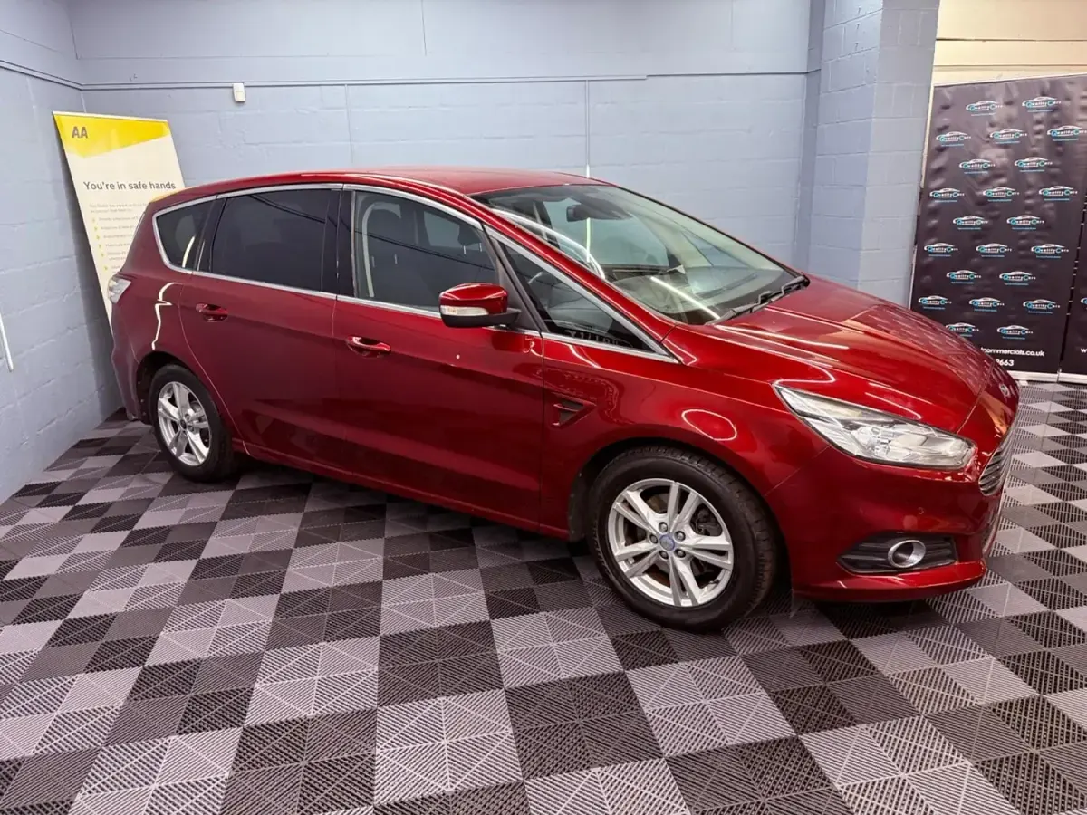 Usado Ford S-MAX Titanium 150 CV (110 kW) 2015 Rojo Monovolumen