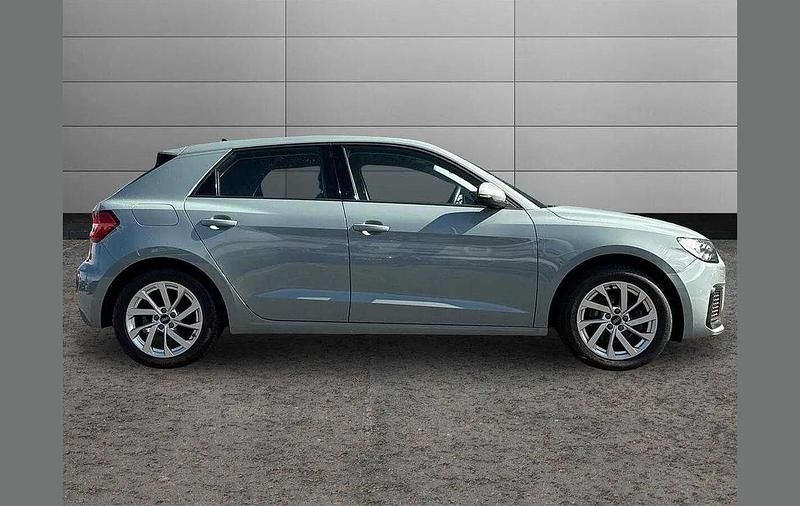 Begagnad Audi A1 Sport 108 HK (79 kW) 2024 Grå SUV