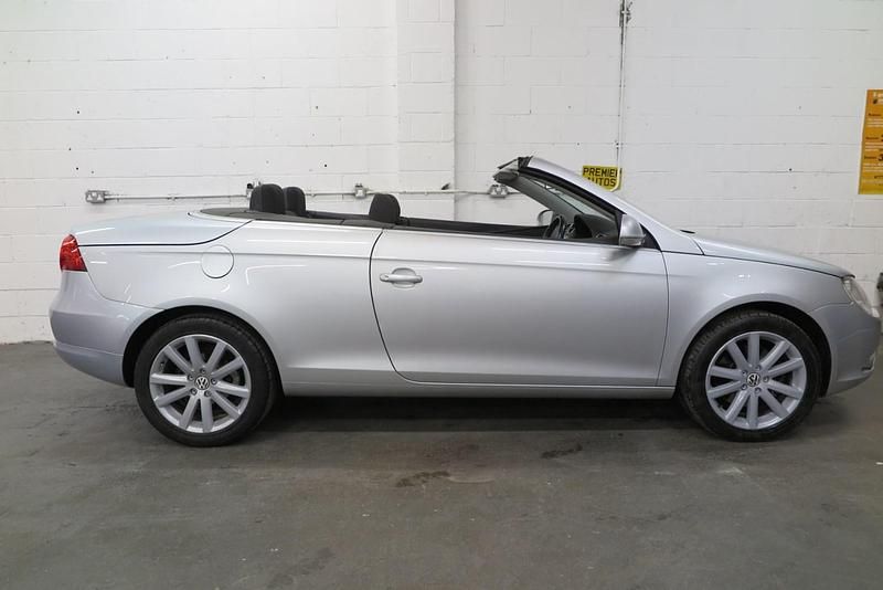 Used VW Eos 140 HP (102 kW) 2007 Silver Cabriolet