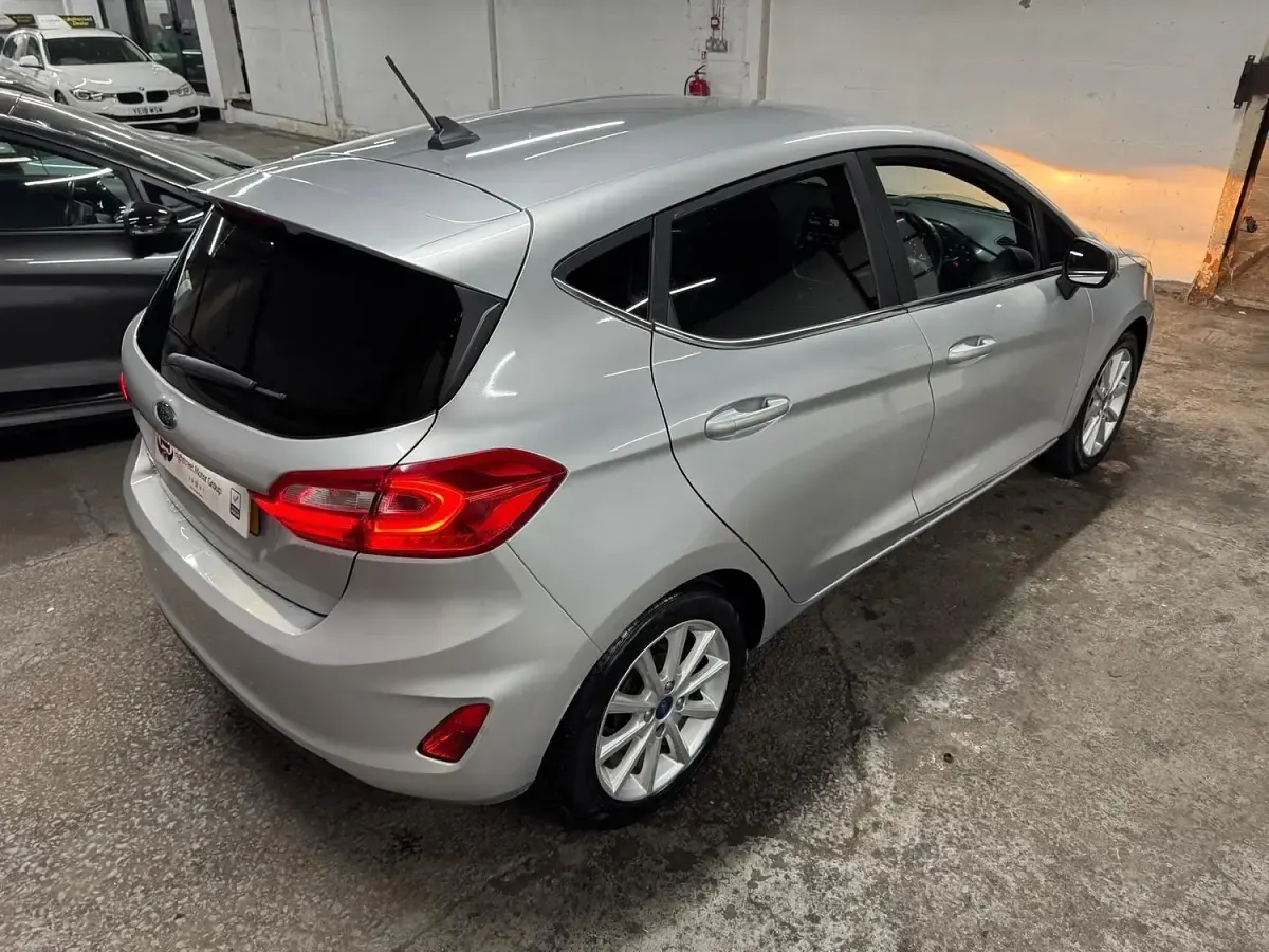 Gebraucht Ford Fiesta Titanium 100 PS (73 kW) 2019 Silber Kleinwagen