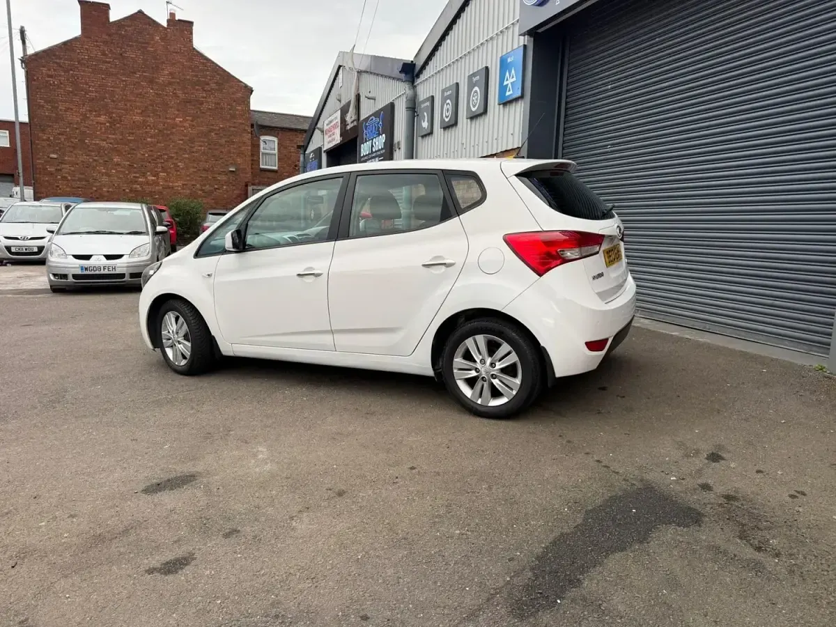 Used Hyundai ix20 Active 125 HP (91 kW) 2013 White Hatchback