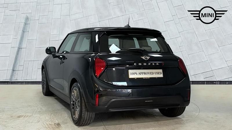 Used Mini Cooper S Hatch 201 HP (147 kW) 2024 Black Hatchback
