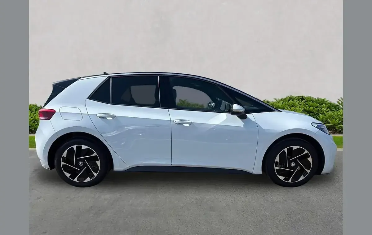 Used VW ID.3 Pure 125 kW (170 HP) 2025 White Hatchback