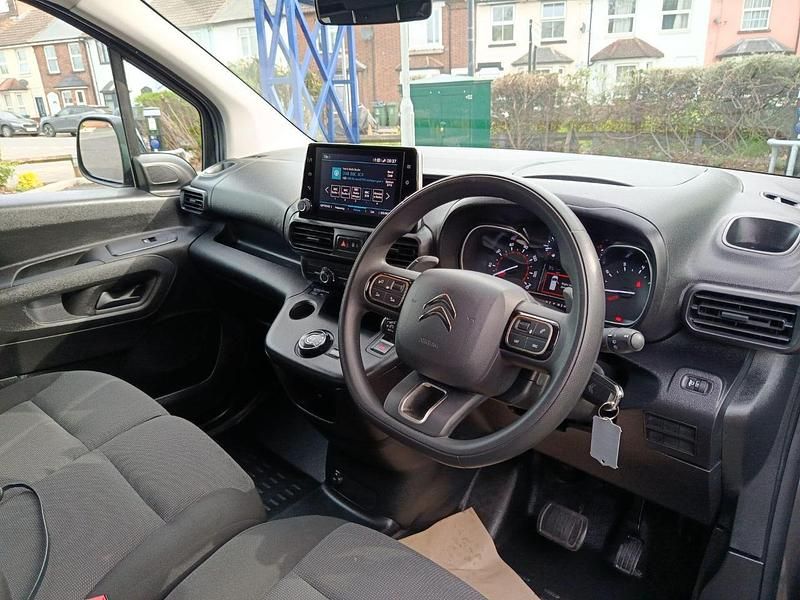 Used Citroën Berlingo 128 HP (94 kW) 2023 Grey MPV
