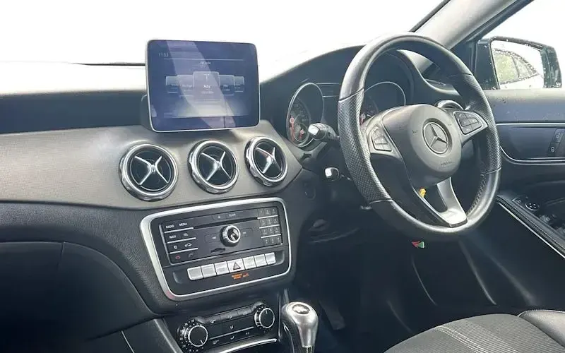 Used Mercedes GLA180 Urban 122 HP (89 kW) 2020 SUV