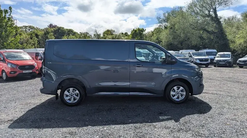 Used Ford Transit Custom Limited 136 HP (100 kW) 2024 Blue Van
