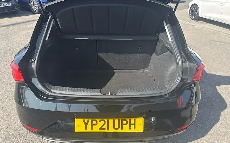Used Seat Leon SE Dynamic 131 HP (96 kW) 2023 Hatchback