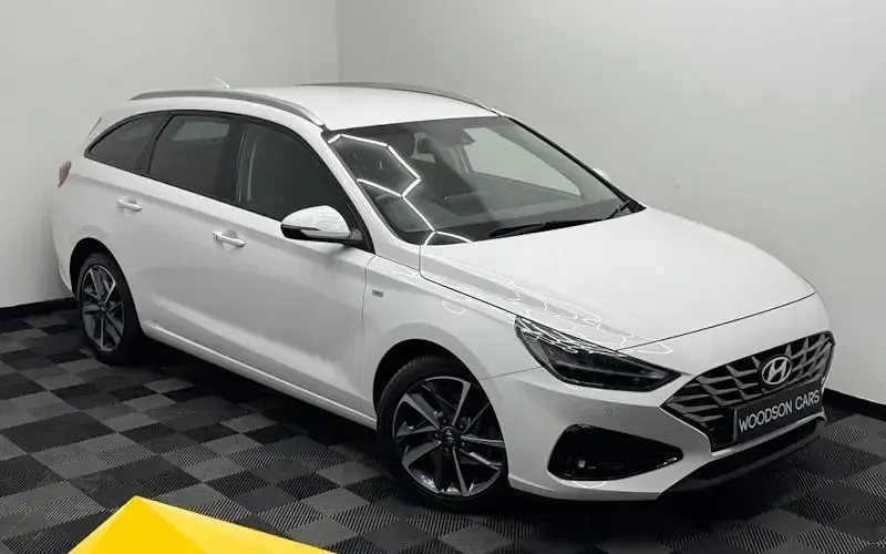 Begagnad Hyundai i30 Premium 120 HK (88 kW) 2024 Kombi