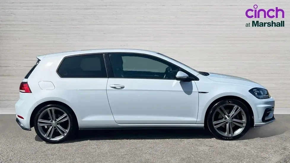 Used VW Golf VII R-line 150 HP (110 kW) 2017 White silver metallic