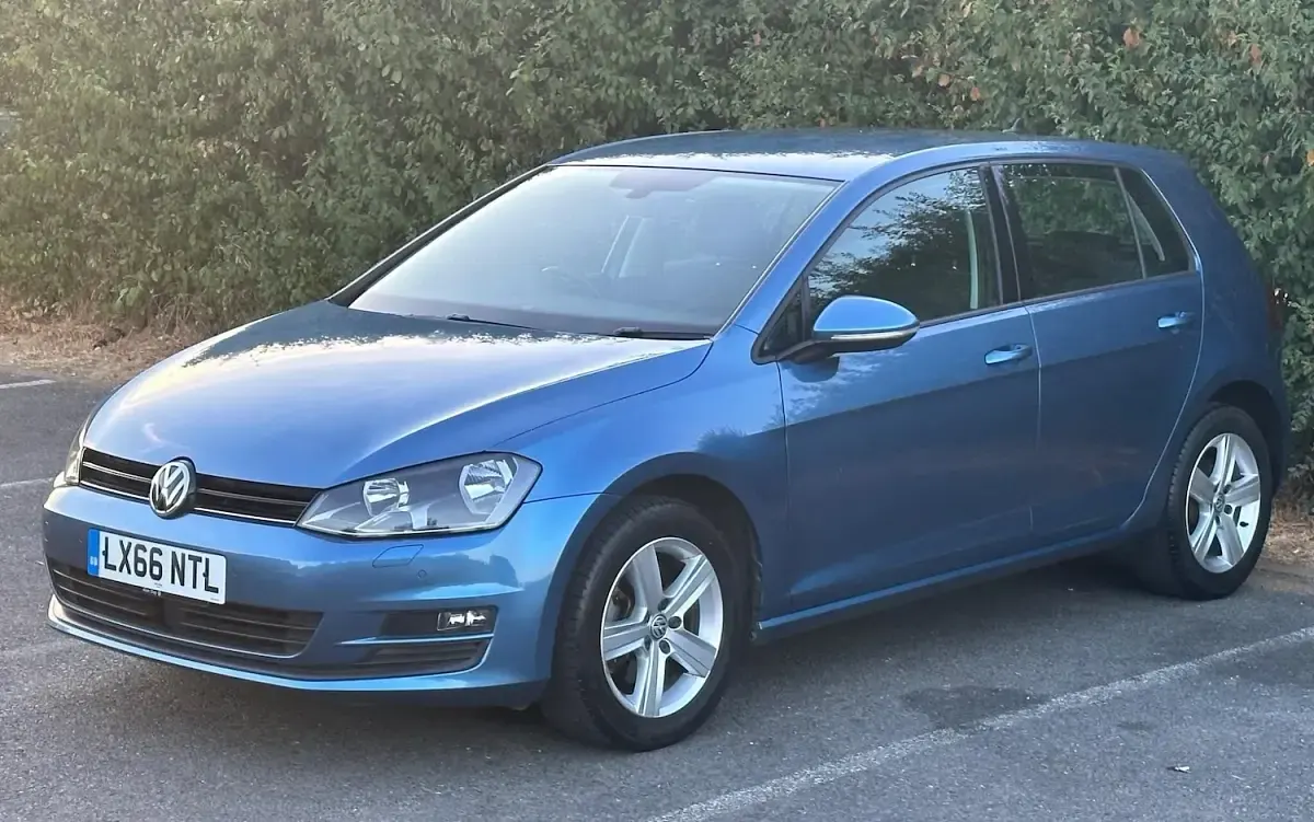 Used VW Golf VII Edition 125 HP (91 kW) 2016 Blue Hatchback