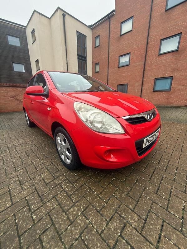 Red Used 2009 Hyundai i20 Comfort Hatchback | £1,995 (A bit pricey) - Image 1/4