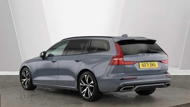 Usado Volvo V60 R-Design 163 HP (119 kW) 2022 Cinzento Carrinha