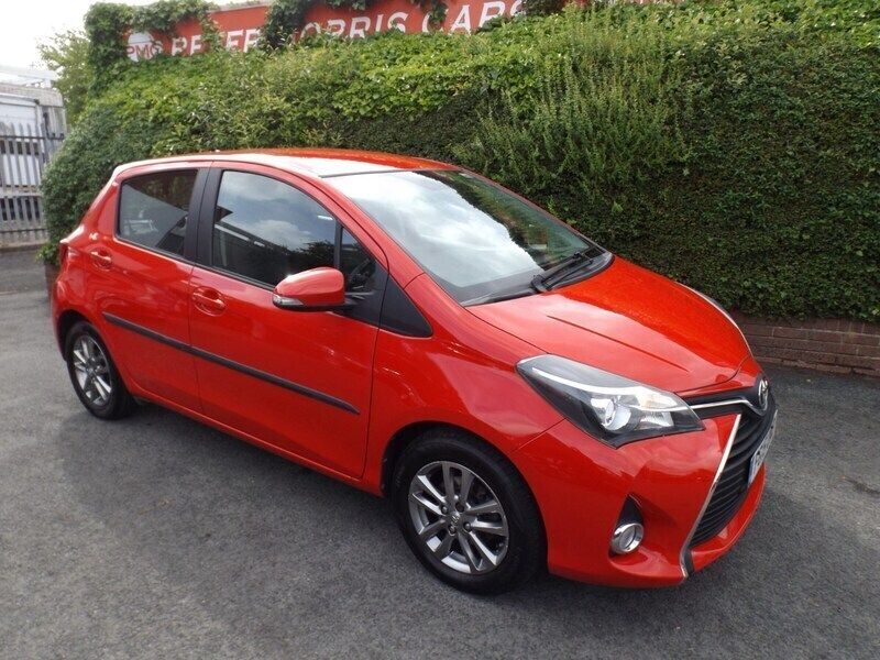 Red Used 2015 Toyota Yaris Hatchback | £8,995 (Fair price) - Image 1/4