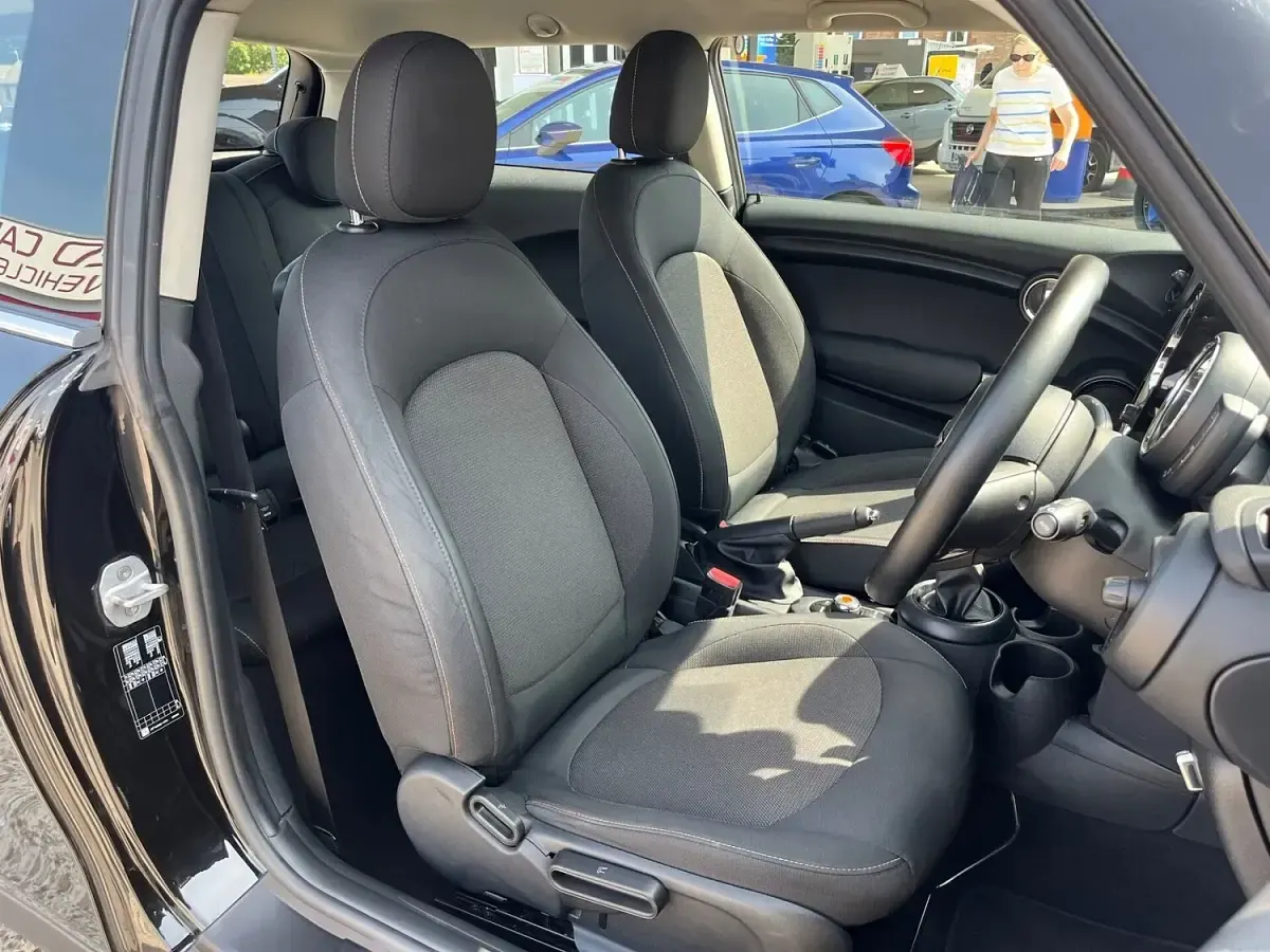 Used Mini Cooper Hatch 136 HP (100 kW) 2018 Black Hatchback