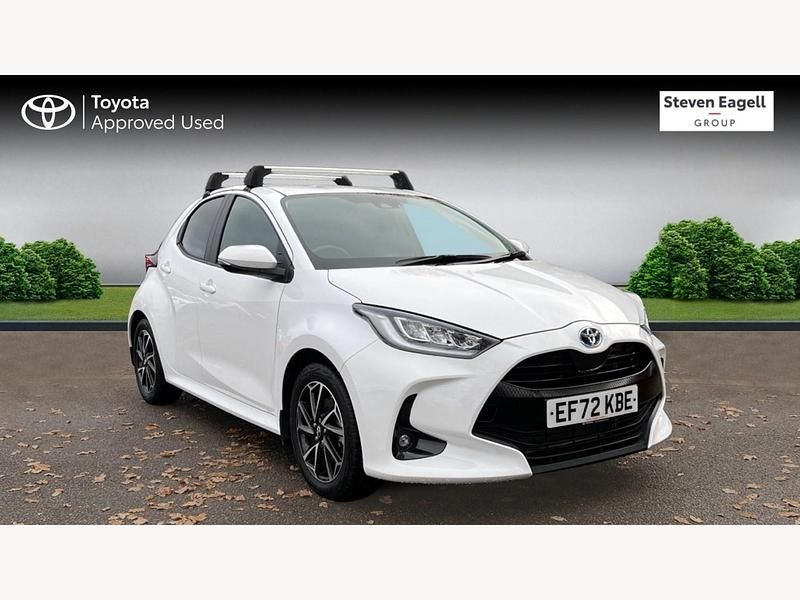 Used Toyota Yaris Hybrid Design 114 HP (83 kW) 2023 White Hatchback