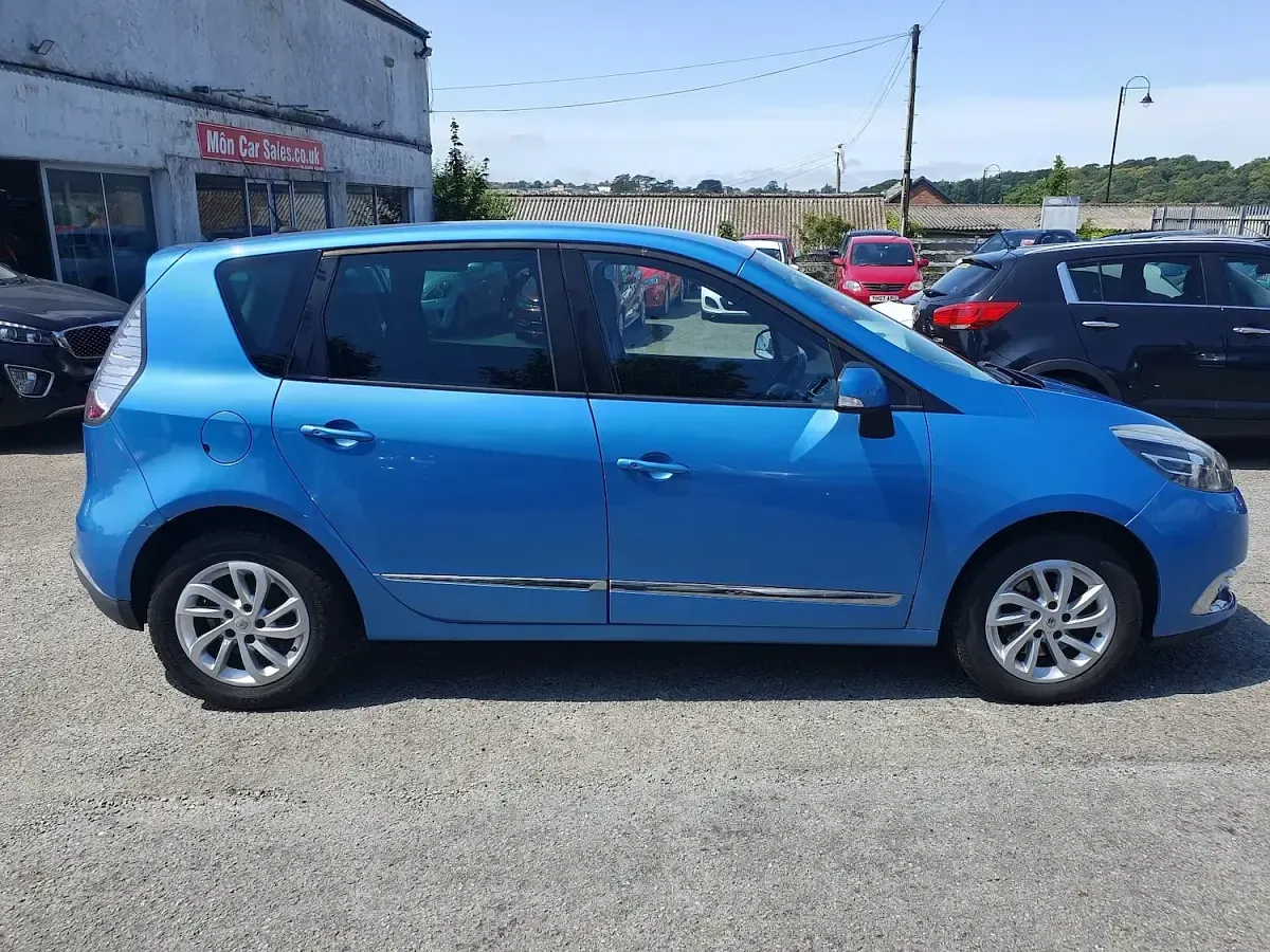 Used Renault Scénic Dynamique 2015 Blue MPV