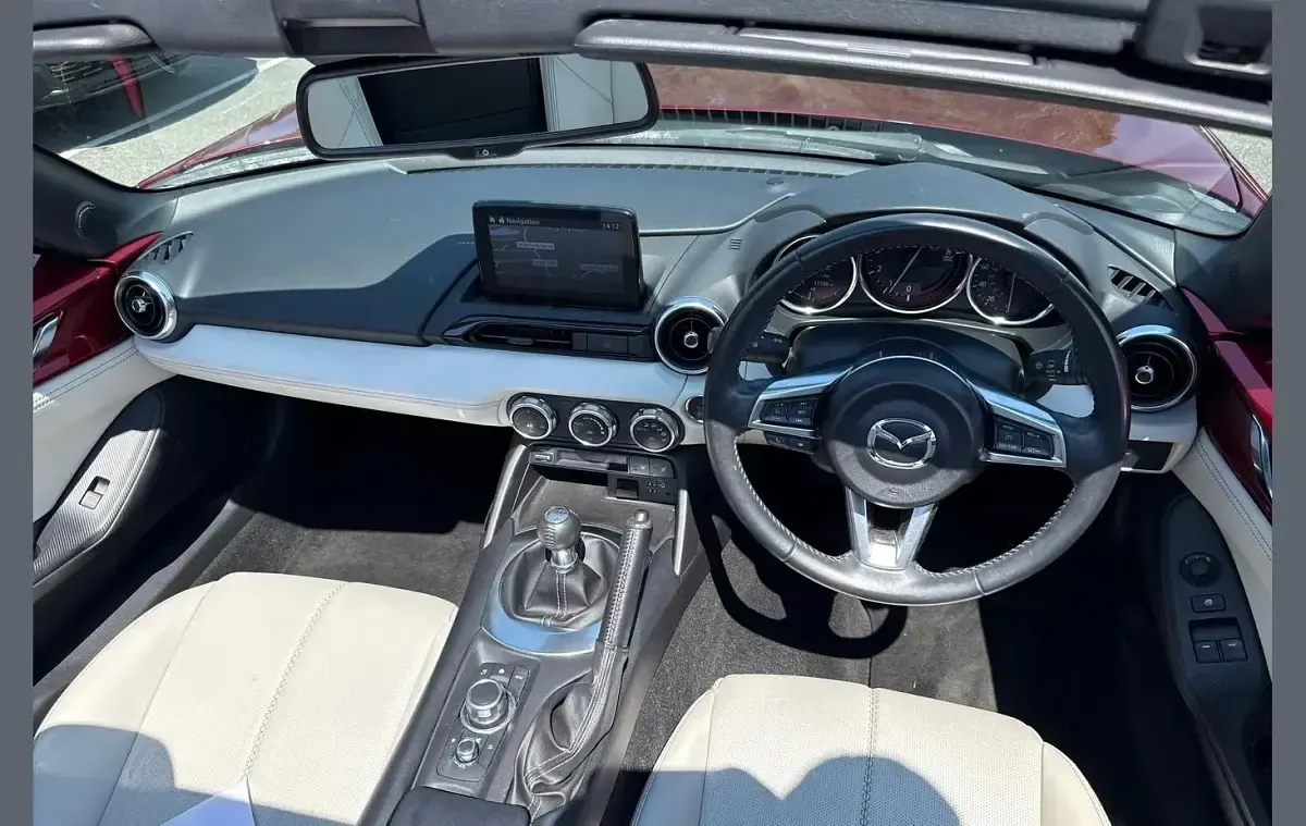 Used Mazda MX5 Inclusive 180 HP (132 kW) 2022 Red Cabriolet