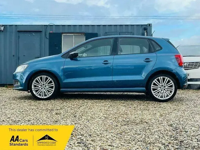 Used VW Polo SE 85 HP (62 kW) 2015 Blue Hatchback