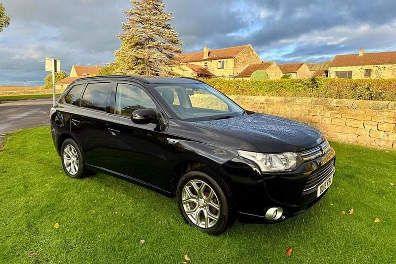 Used 2015 Mitsubishi Outlander P-HEV | £6,495 (Super price) - Image 1/1