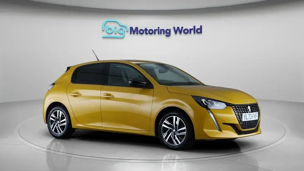 Used Peugeot 208 Allure+ 102 HP (75 kW) 2023 Hatchback