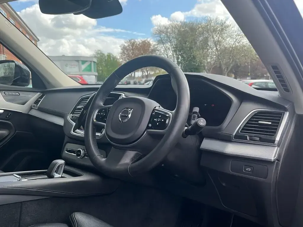 Used Volvo XC90 Plus 235 HP (172 kW) 2023 Grey SUV