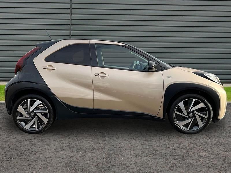 Used Toyota Aygo X 72 HP (52 kW) 2022 Beige SUV