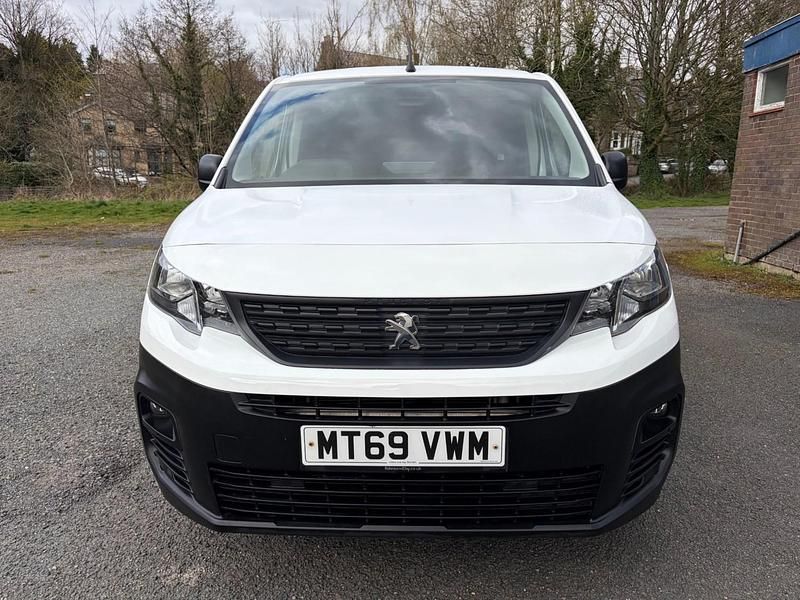 Used Peugeot Partner 131 HP (96 kW) 2019 White MPV