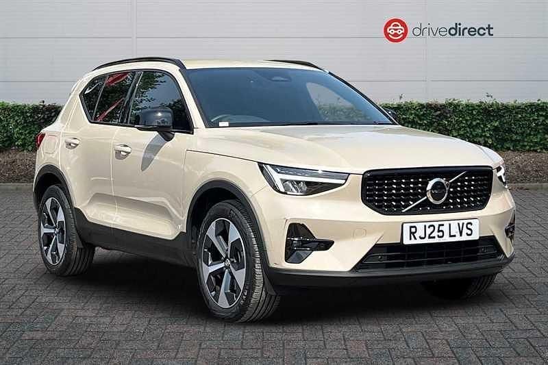Gold Used 2025 Volvo XC40 Plus SUV | £34,850 (Fair price) - Image 1/4