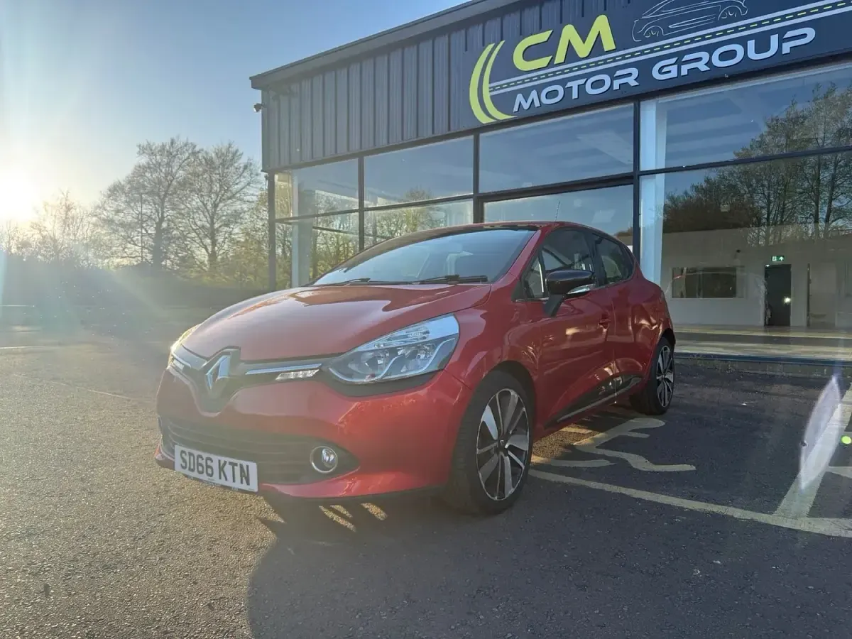 Used Renault Clio IV Dynamique 90 HP (66 kW) 2016 Red Hatchback