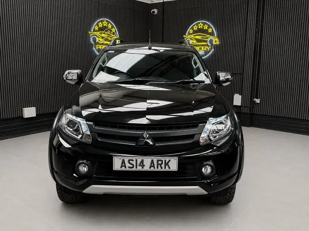 Used Mitsubishi L200 2017 Black Pickup