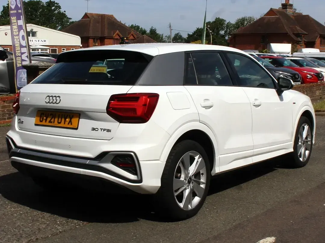Used Audi Q2 S-Line 110 HP (80 kW) 2021 White SUV