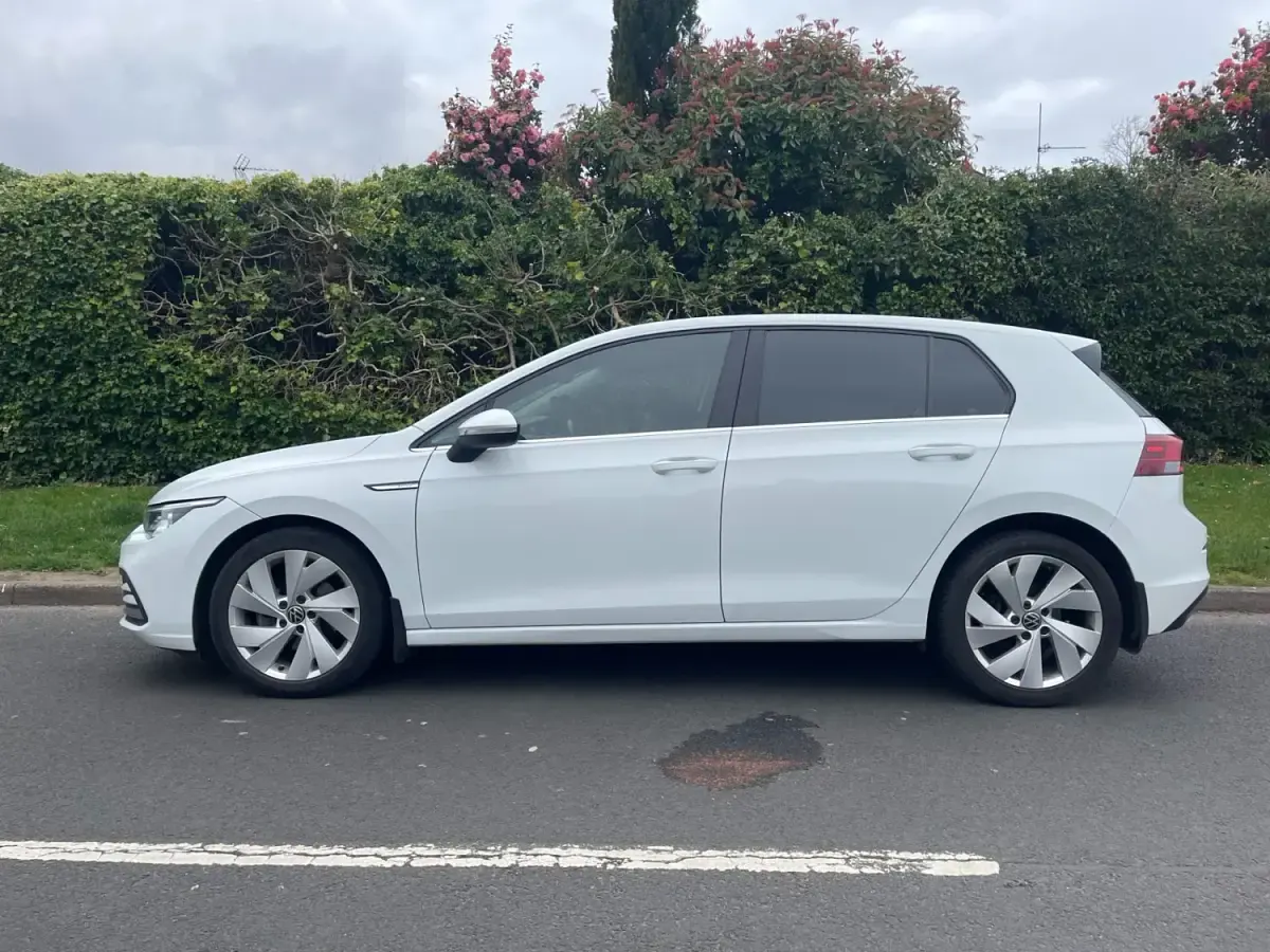 Usado VW Golf VII Style 150 HP (110 kW) 2021 Branco Citadino