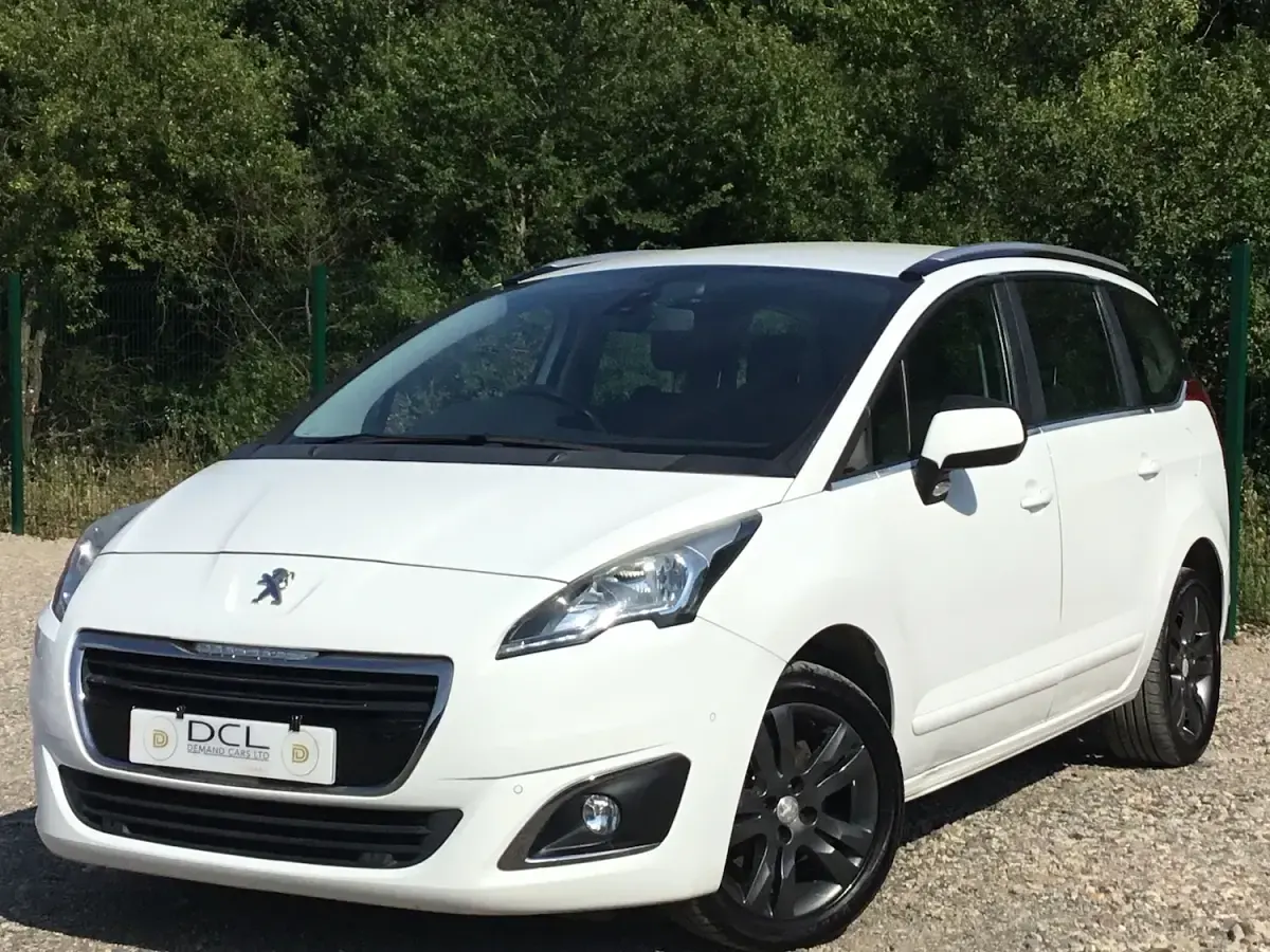 Used Peugeot 5008 Active 120 HP (88 kW) 2015 White MPV