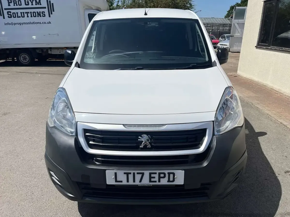 Used Peugeot Partner 2017 White