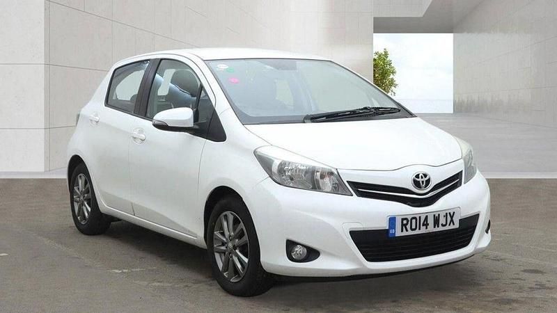 Used Toyota Yaris Plus 99 HP (72 kW) 2014 White Hatchback