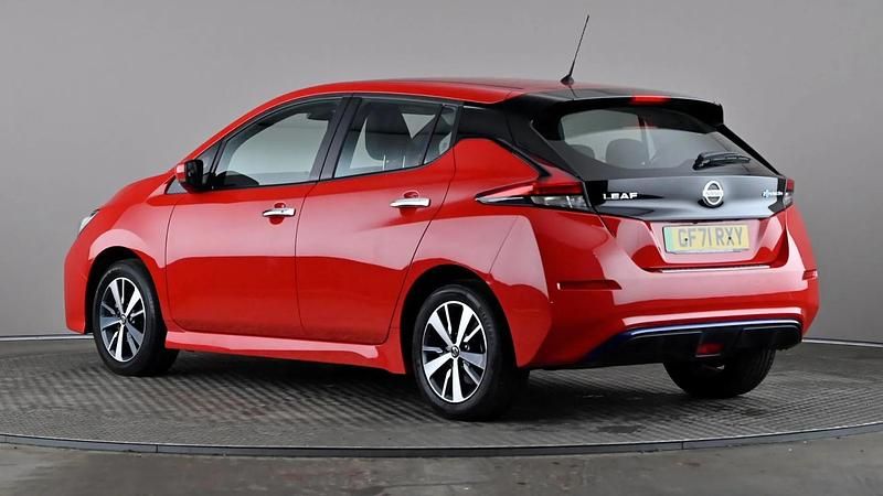 Used Nissan Leaf Acenta 110 kW (150 HP) 2021 Red Hatchback