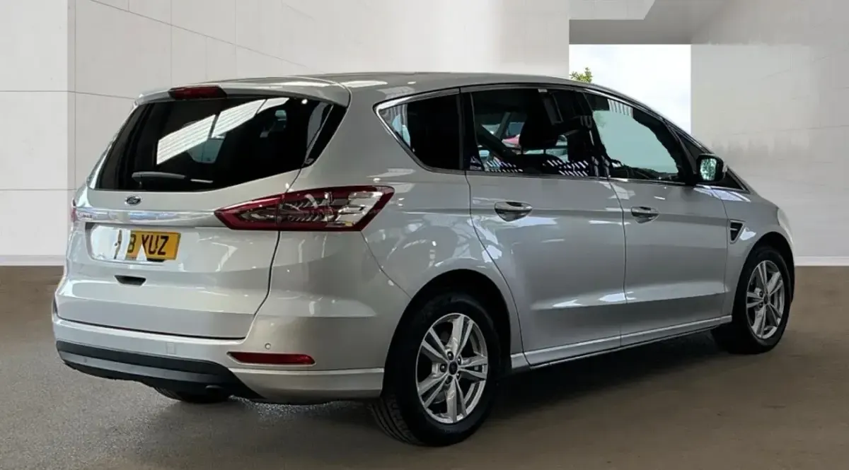 Used Ford S-MAX Titanium 150 HP (110 kW) 2018 Silver MPV