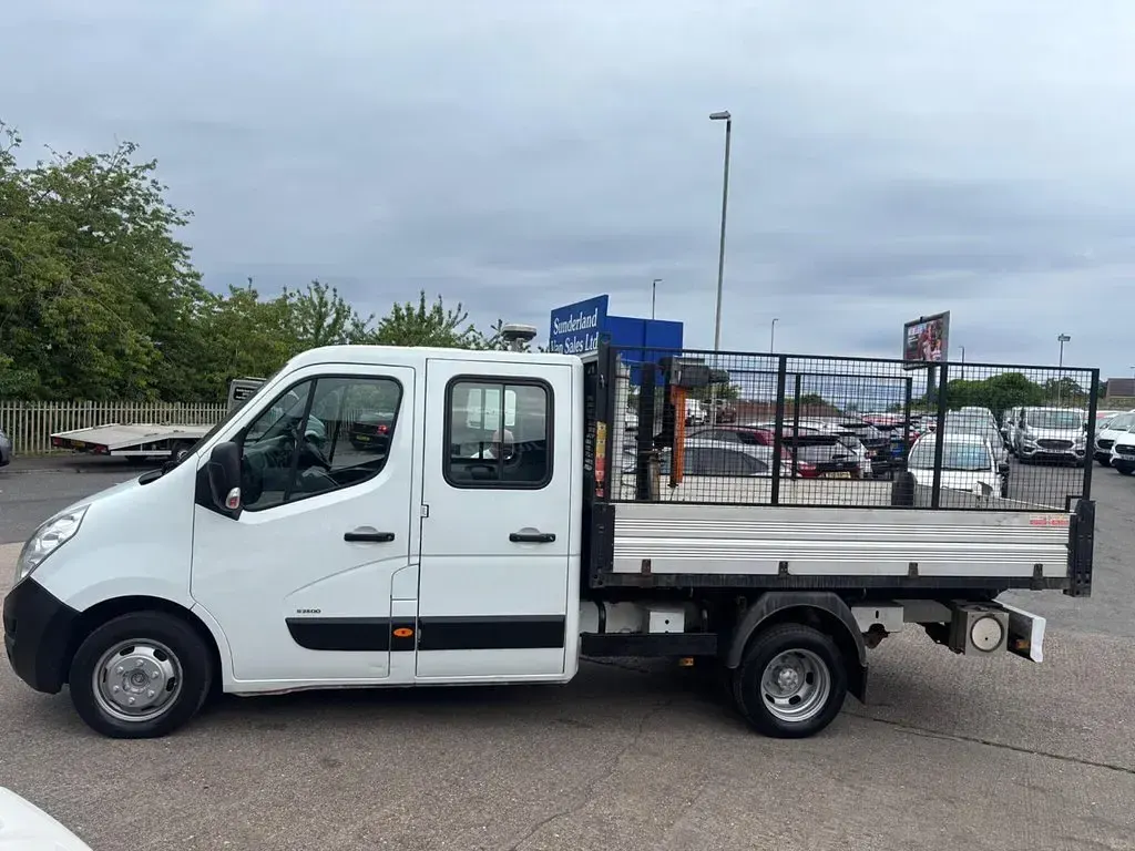 Used Vauxhall Movano 125 HP (91 kW) 2016 White MPV