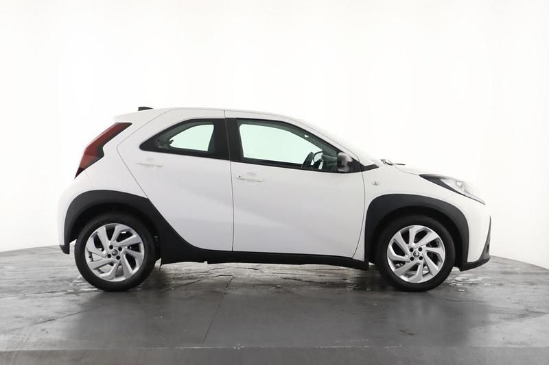 Used Toyota Aygo X PURE 72 HP (52 kW) 2022 White SUV