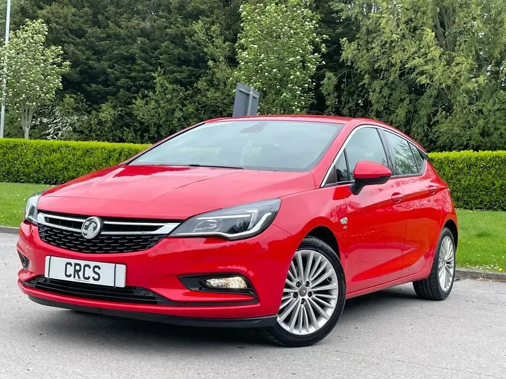Used Vauxhall Astra Elite 150 HP (110 kW) 2016 Red Hatchback