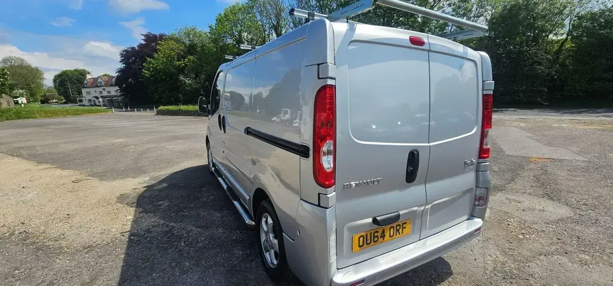 Używany Renault Trafic 115 KM (84 kW) 2014 Srebrny Minivan