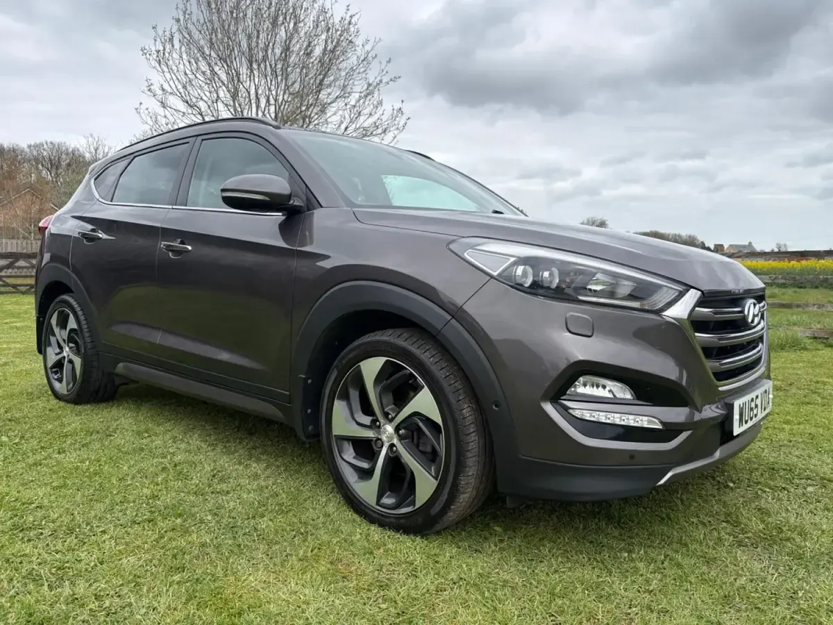 Usado Hyundai Tucson Premium SE 185 CV (136 kW) 2015 Gris SUV