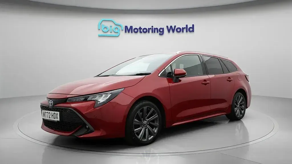 Używany Toyota Corolla Design 196 KM (144 kW) 2022 Czerwony Kombi