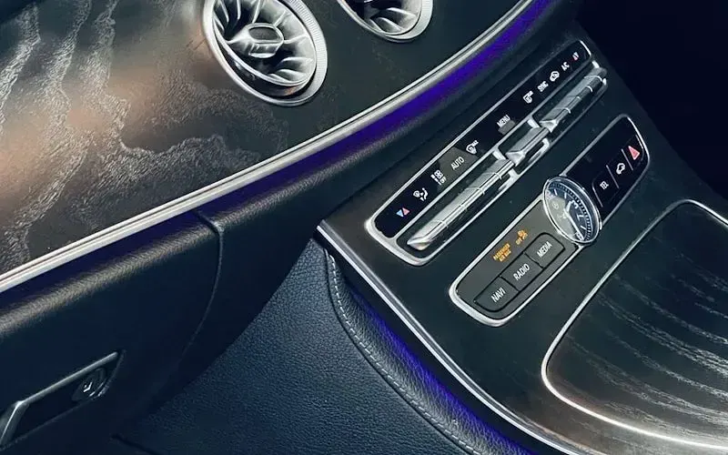 Usado Mercedes E220 AMG line 194 HP (142 kW) 2018 Preto Coupé