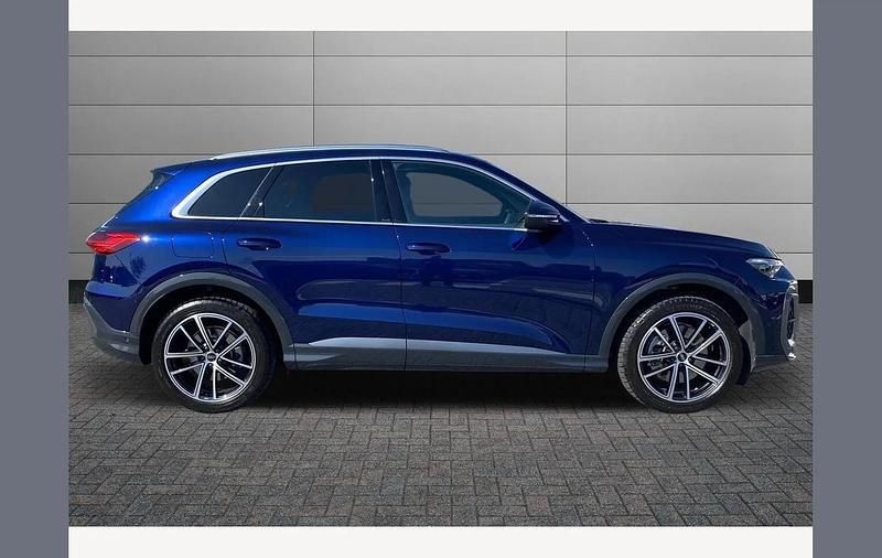 Used Audi Q5 Advanced 204 HP (150 kW) 2025 Navarra blue SUV
