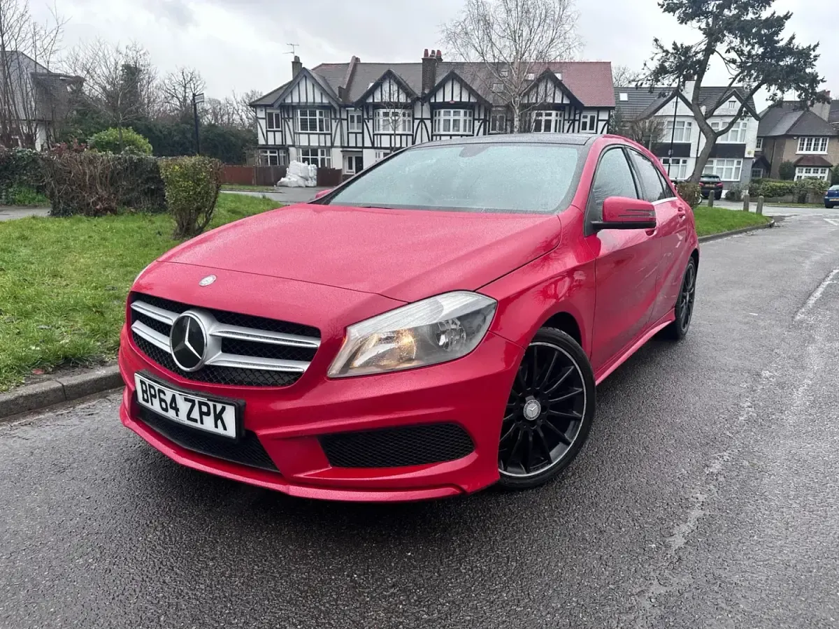 Begagnad Mercedes A180 AMG 2015 Röd Halvkombi