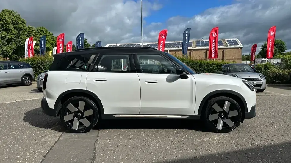 Used Mini Countryman 168 HP (123 kW) 2024 White SUV